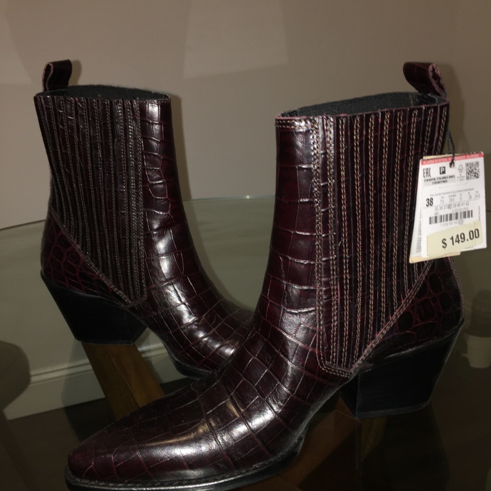 Zara boots 7 1/2 New
